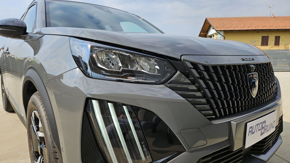 Peugeot 2008 1.2 hybrid Allure 145cv e-dcs6 (14)