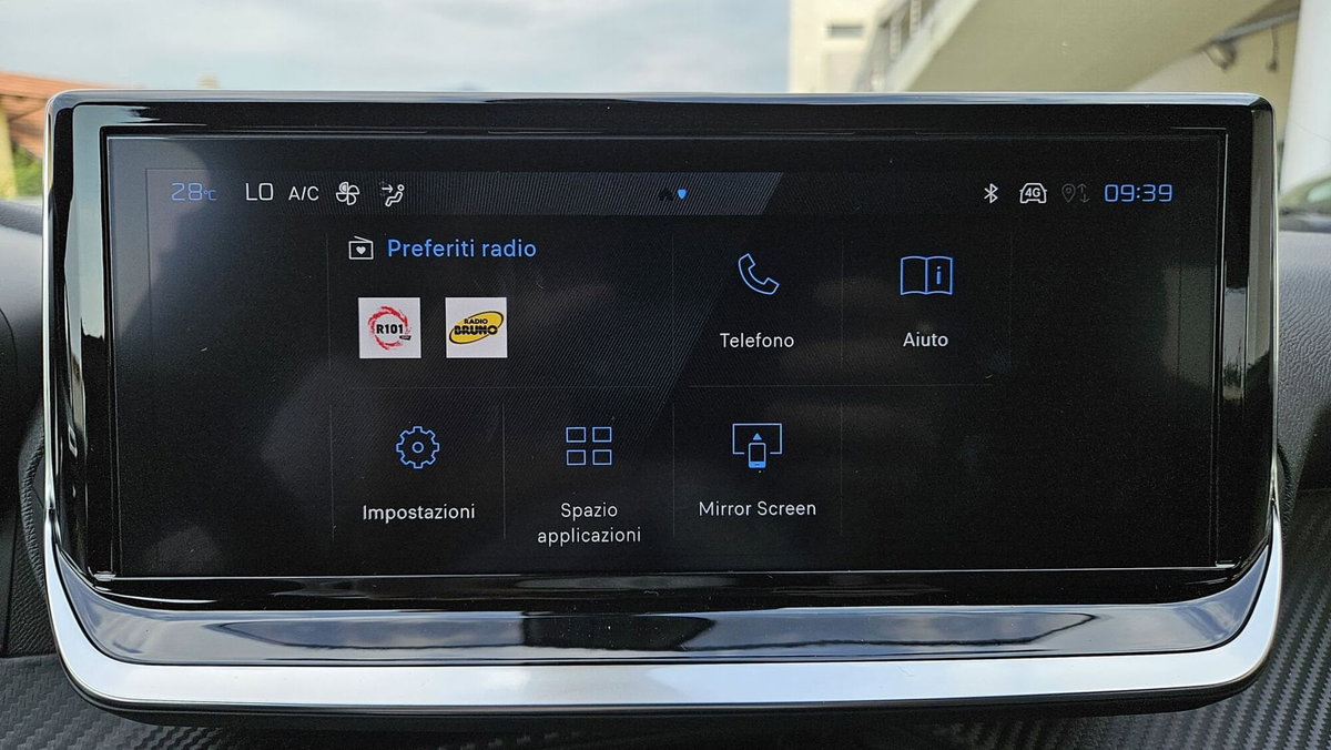 Peugeot 2008 1.2 hybrid Allure 145cv e-dcs6 (16)