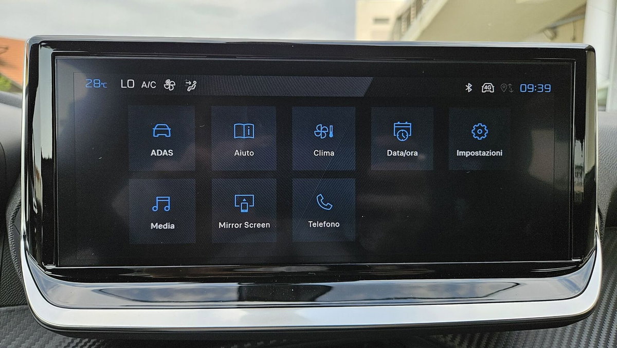 Peugeot 2008 1.2 hybrid Allure 145cv e-dcs6 (17)
