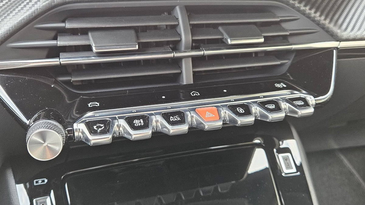 Peugeot 2008 1.2 hybrid Allure 145cv e-dcs6 (18)