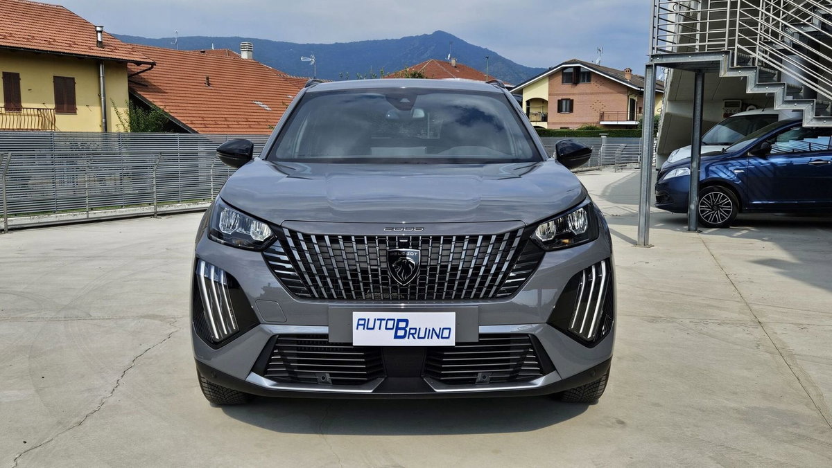 Peugeot 2008 1.2 hybrid Allure 145cv e-dcs6 (3)