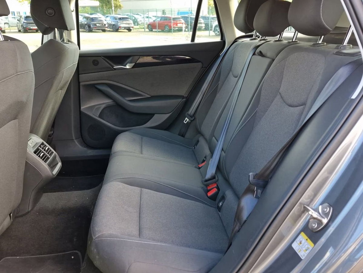Volkswagen Passat Variant 1.5 TSI ACT DSG Business (10)