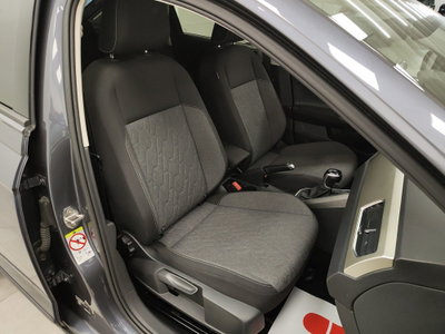 Volkswagen Taigo 1.0 tsi Edition 110cv (5)