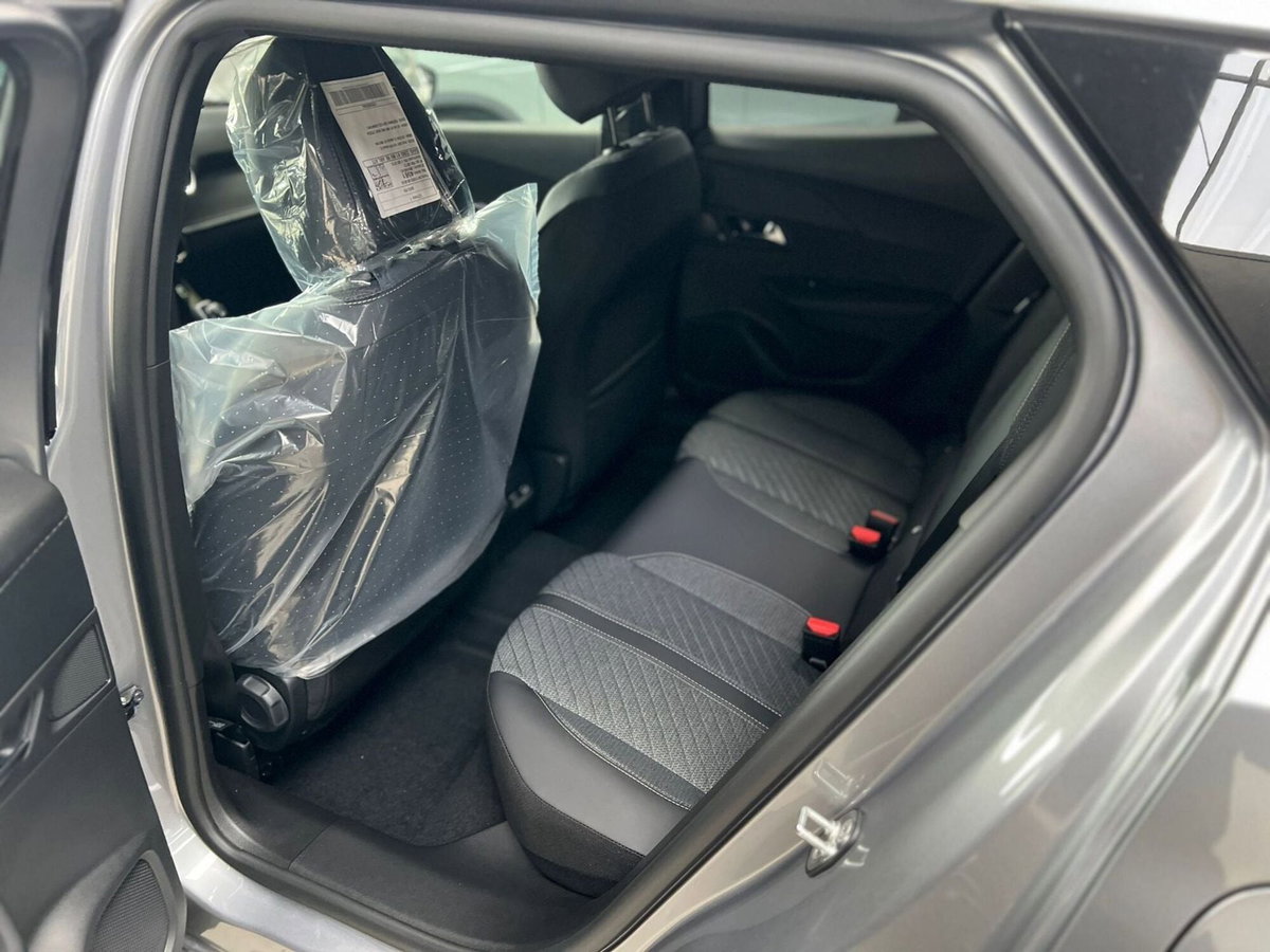 Peugeot 2008 1.2 turbo Allure 100cv (10)