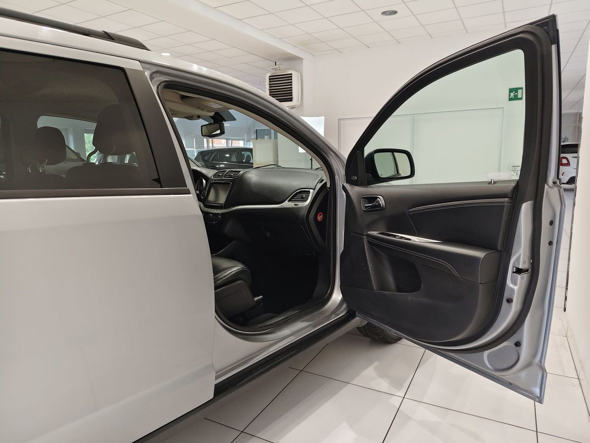 Fiat Freemont 2.0 Mjt 170 CV 4x4 Automatica Black Code (11)