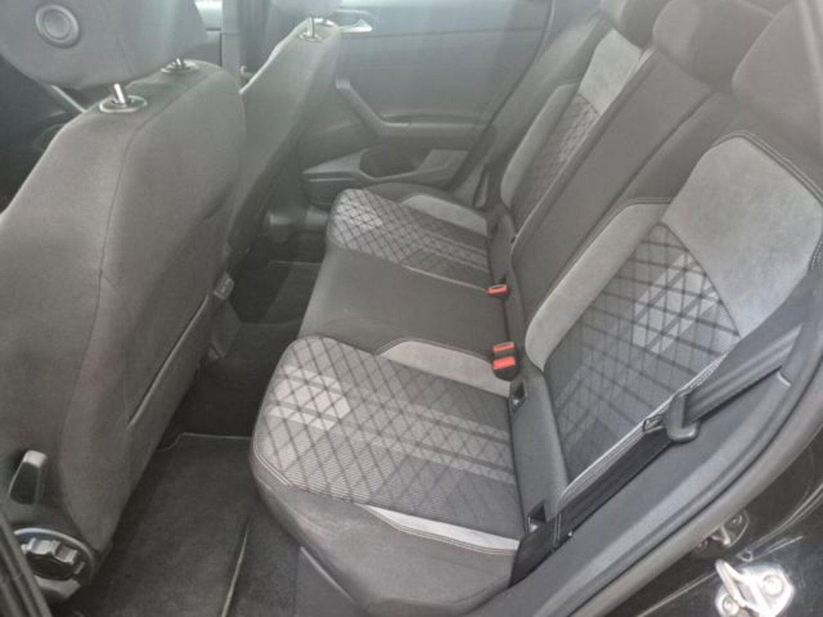 Volkswagen Taigo 1.0 tsi R-Line 115cv (11)
