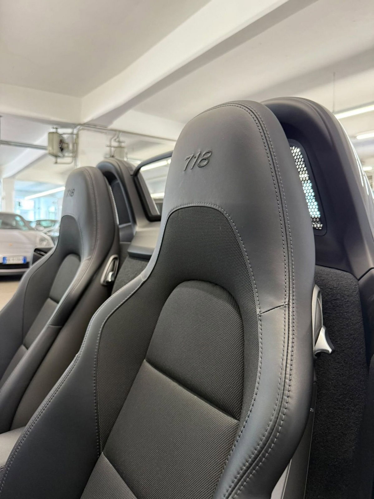 Porsche 718 Boxster  Boxster 2.0 T (13)