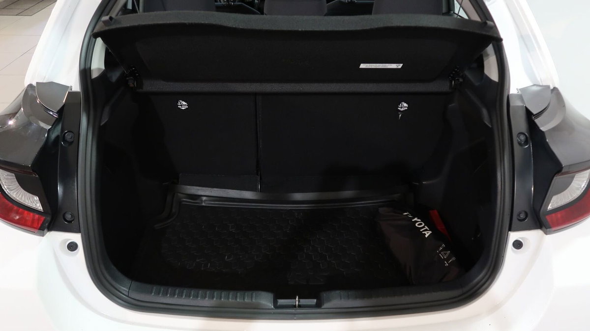 Toyota Yaris 1.5 Hybrid 5 porte Energy (11)