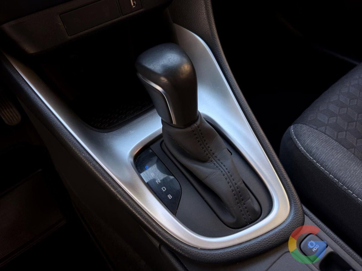 Toyota Yaris 1.5 Hybrid 5 porte Premiere (10)