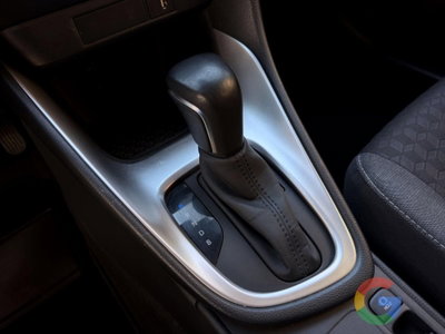 Toyota Yaris 1.5 Hybrid 5 porte Premiere (10)