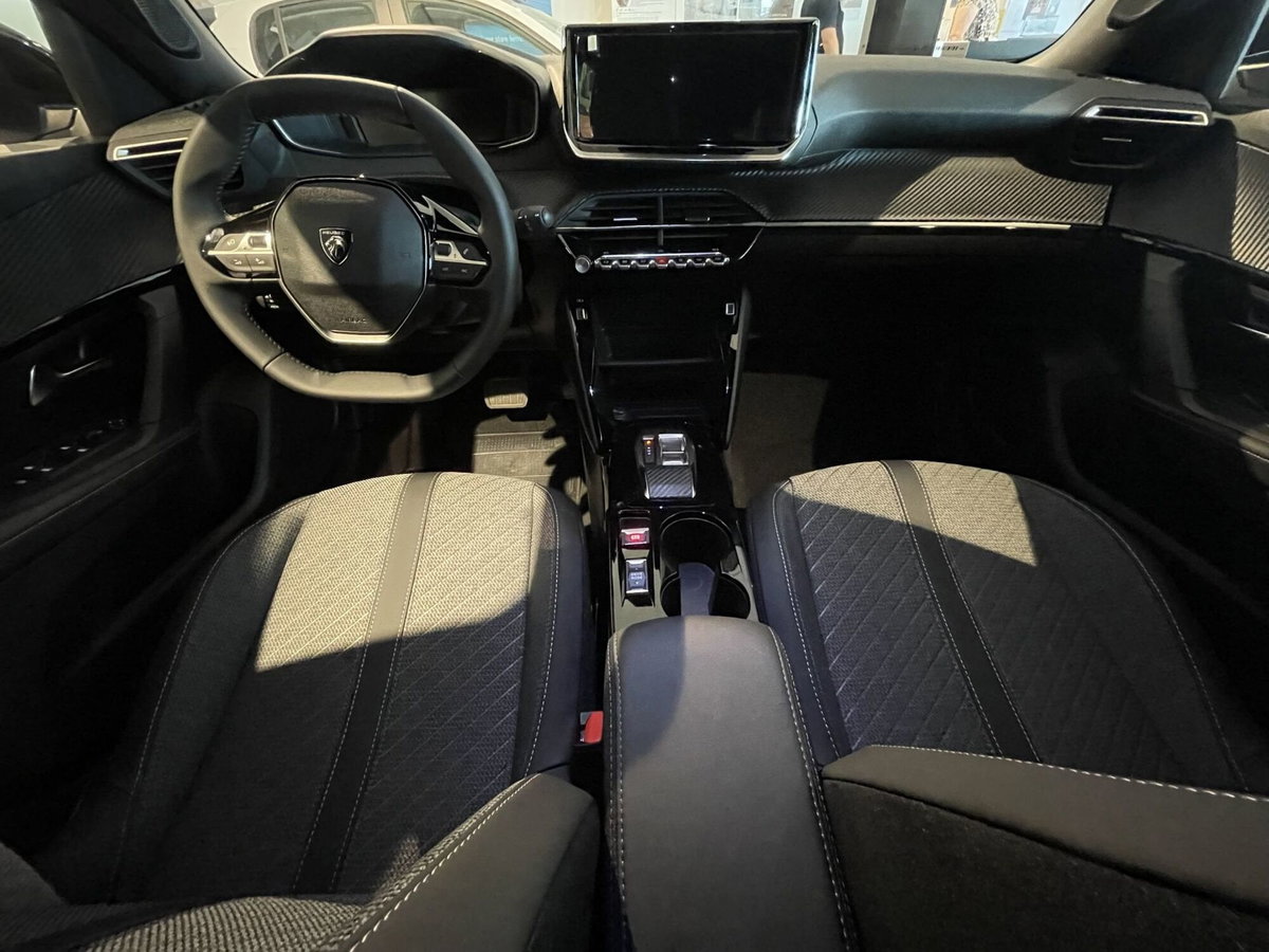 Peugeot 2008 1.2 hybrid Allure 145cv e-dcs6 (10)