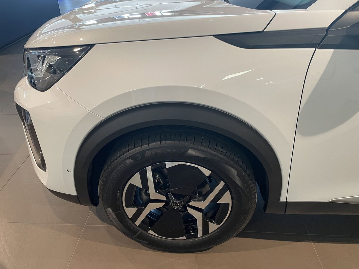 Peugeot 2008 1.2 hybrid Allure 145cv e-dcs6 (16)