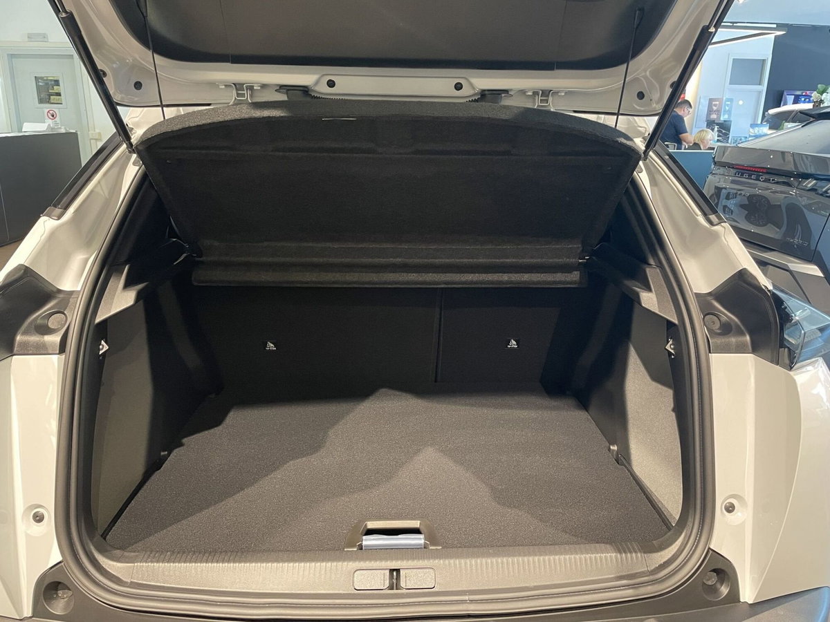 Peugeot 2008 1.2 hybrid Allure 145cv e-dcs6 (5)