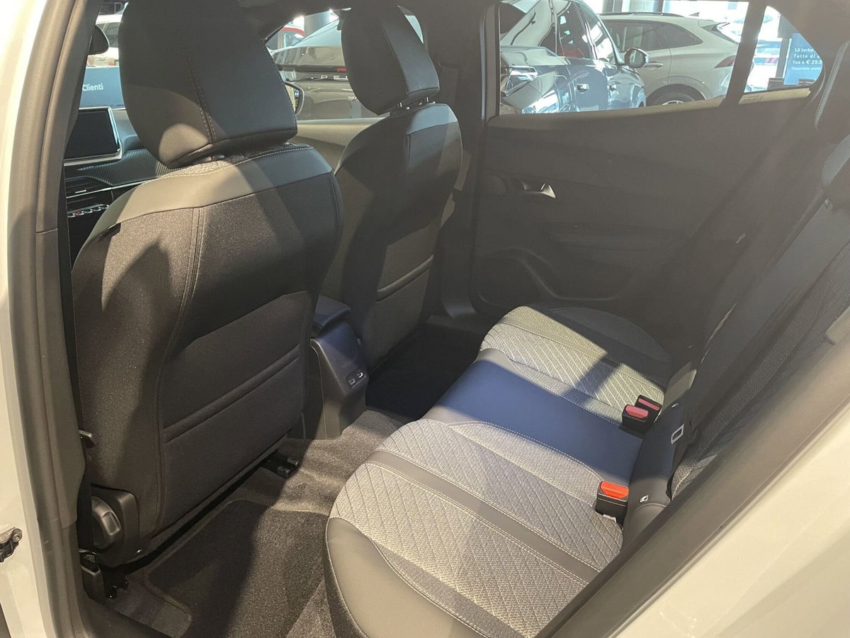 Peugeot 2008 1.2 hybrid Allure 145cv e-dcs6 (7)