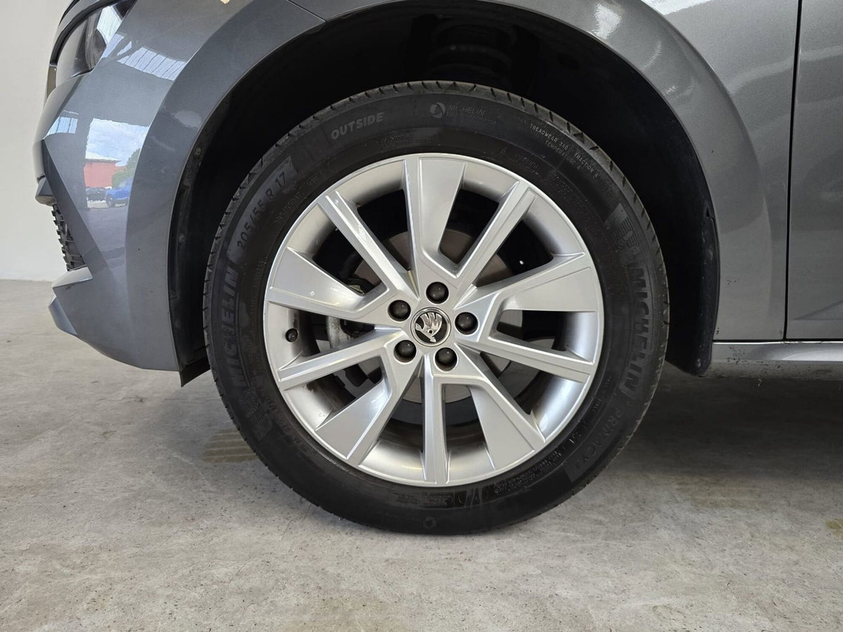 Skoda Kamiq 1.0 TSI 110 CV DSG Ambition (6)