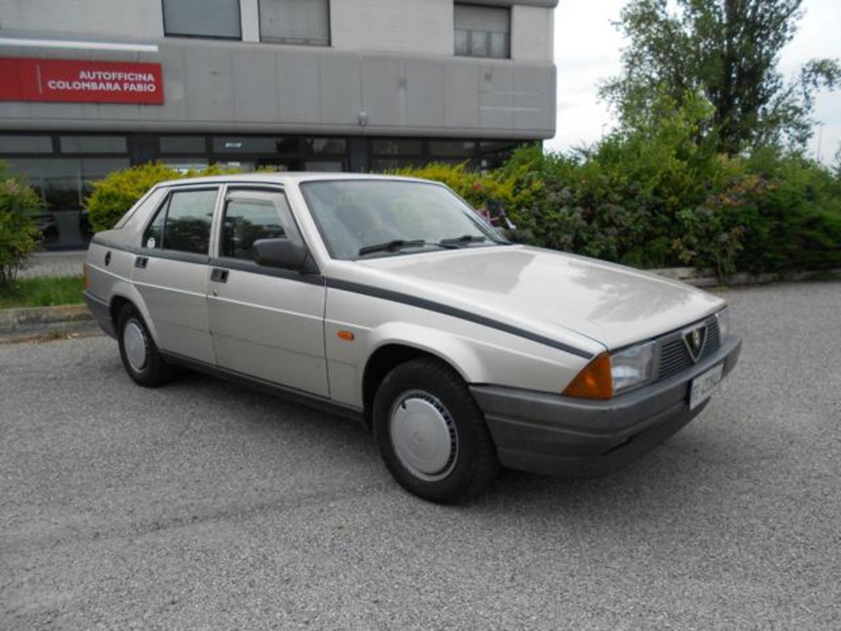 Alfa Romeo 75 1.6