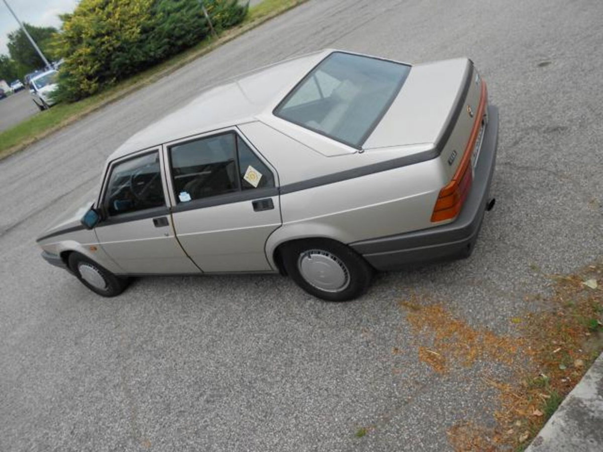Alfa Romeo 75 1.6 (10)