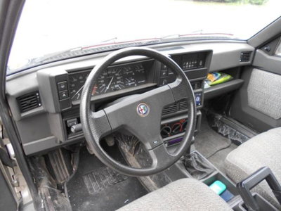 Alfa Romeo 75 1.6 (14)