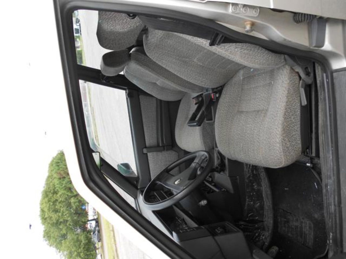 Alfa Romeo 75 1.6 (15)