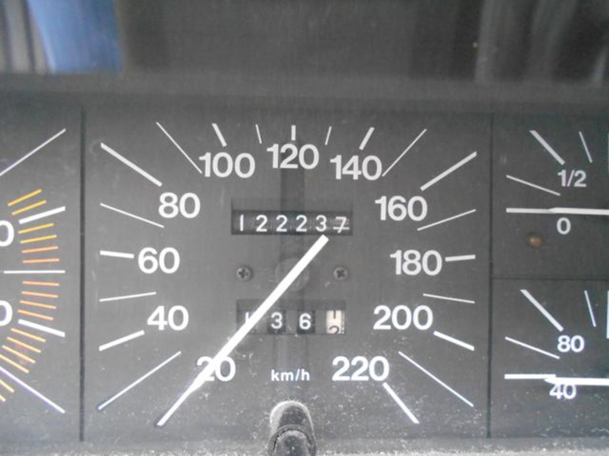 Alfa Romeo 75 1.6 (19)