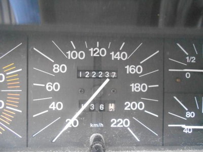 Alfa Romeo 75 1.6 (19)