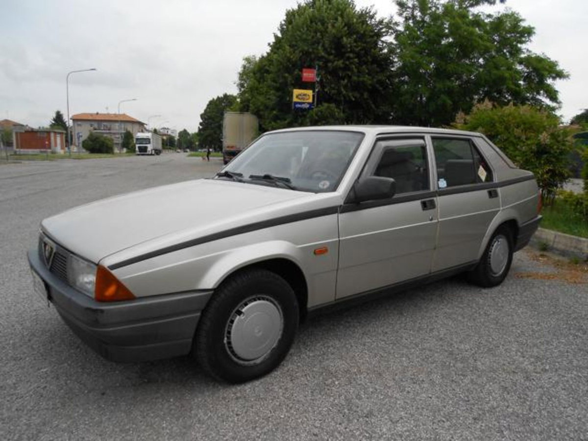 Alfa Romeo 75 1.6 (2)