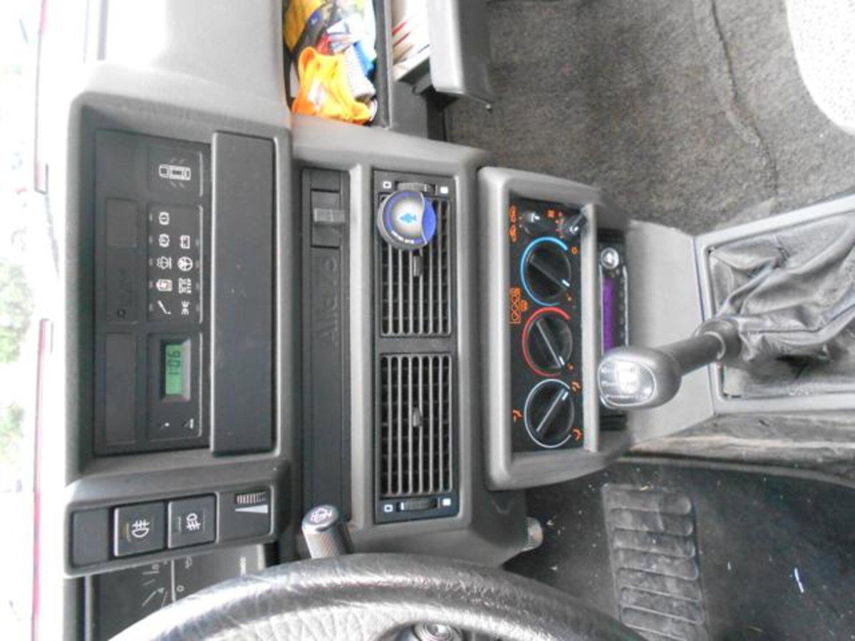 Alfa Romeo 75 1.6 (20)
