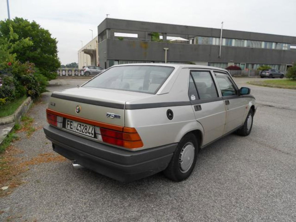 Alfa Romeo 75 1.6 (5)