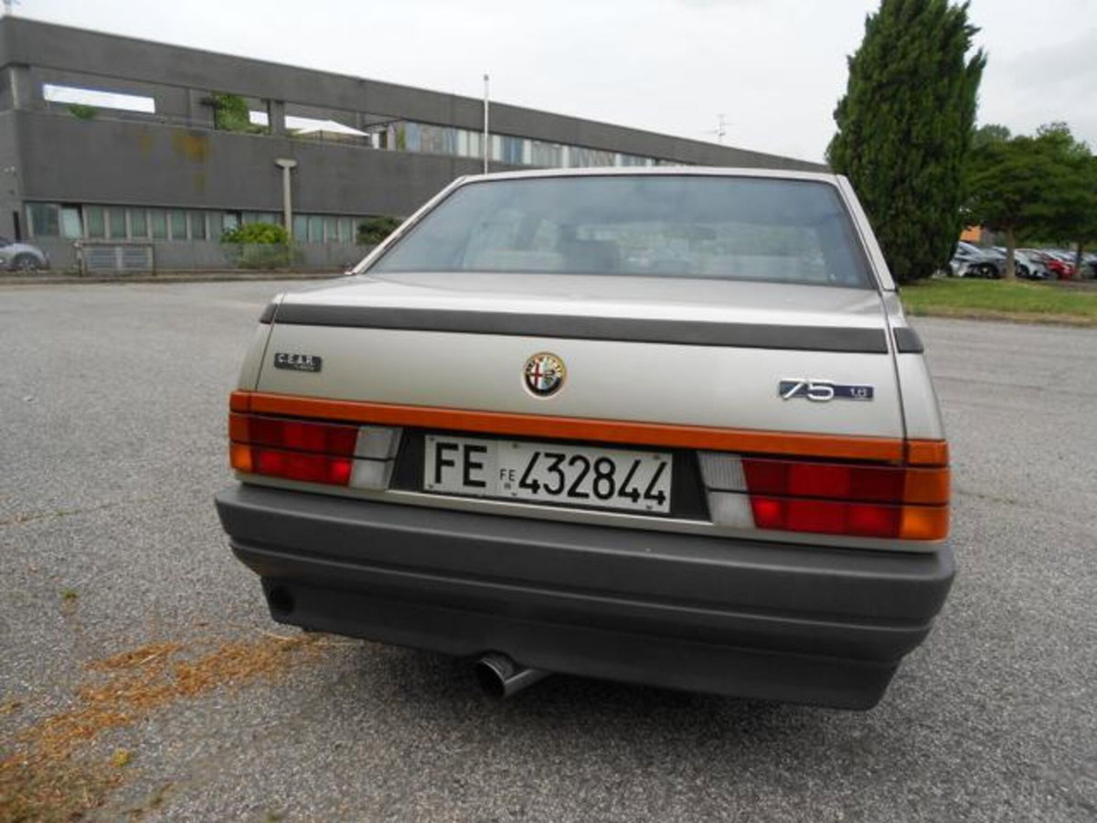 Alfa Romeo 75 1.6 (6)