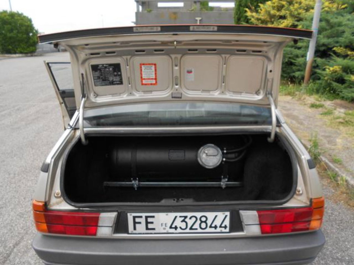 Alfa Romeo 75 1.6 (7)