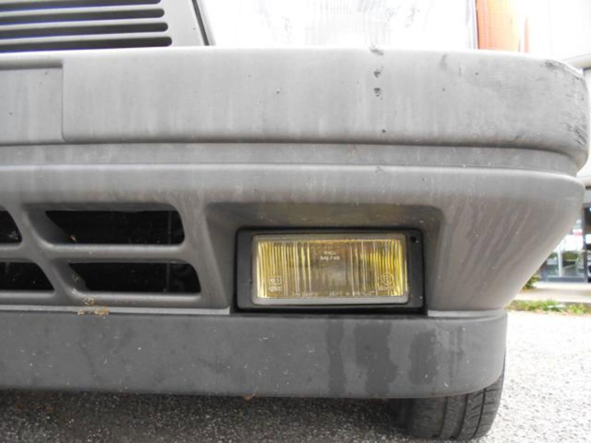 Alfa Romeo 75 1.6 (9)