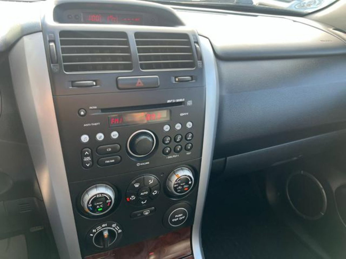 Suzuki Grand Vitara 1.9 DDiS 5 porte Evolution (19)