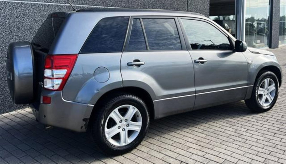 Suzuki Grand Vitara 1.9 DDiS 5 porte Evolution (9)
