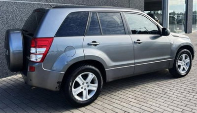 Suzuki Grand Vitara 1.9 DDiS 5 porte Evolution (9)
