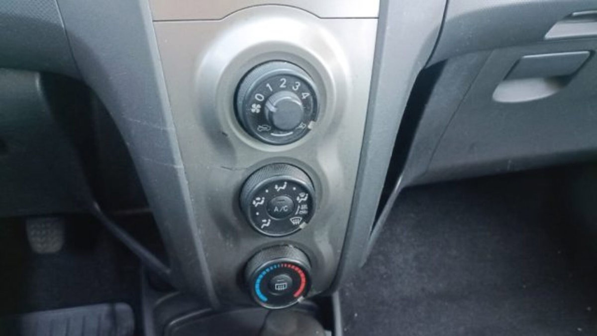Toyota Yaris 1.0 5 porte (13)