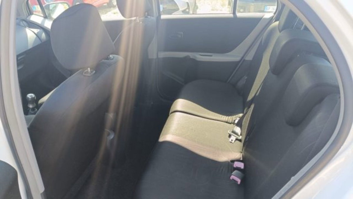 Toyota Yaris 1.0 5 porte (17)