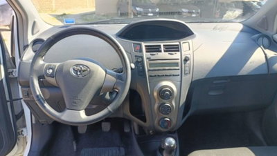 Toyota Yaris 1.0 5 porte (18)