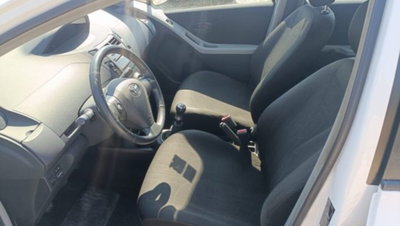 Toyota Yaris 1.0 5 porte (19)