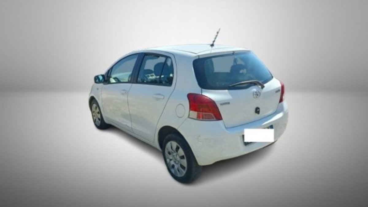 Toyota Yaris 1.0 5 porte (5)