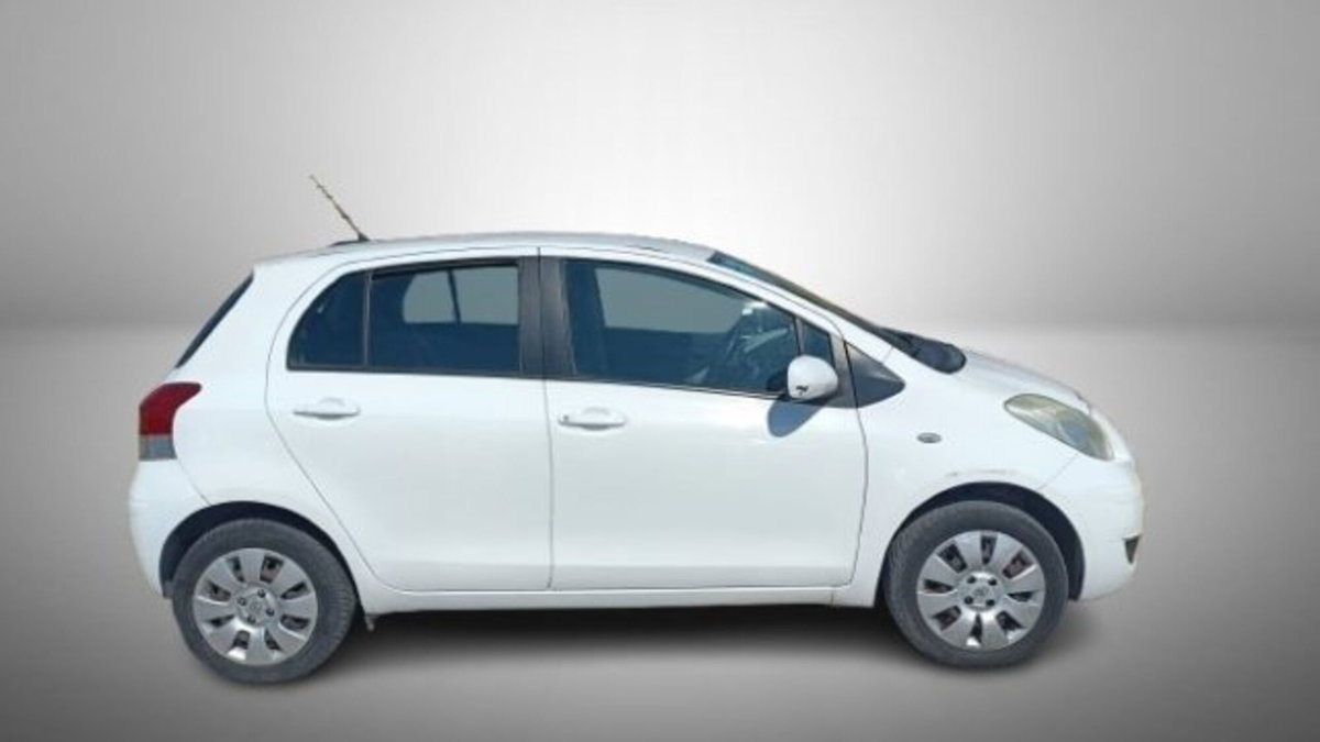 Toyota Yaris 1.0 5 porte (8)