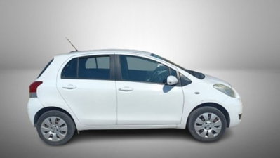 Toyota Yaris 1.0 5 porte (8)