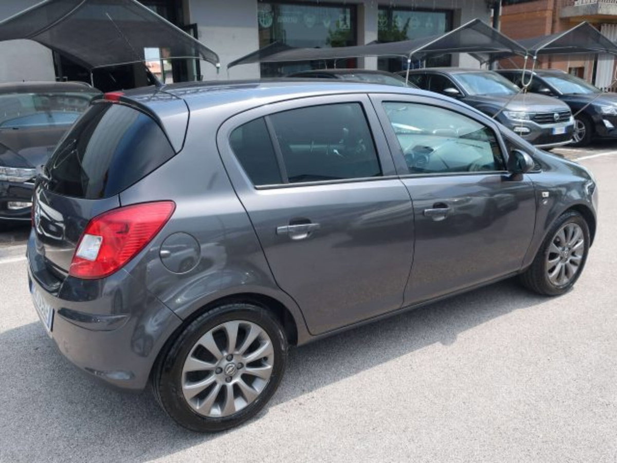 Opel Corsa 1.2 5 porte Edition (10)