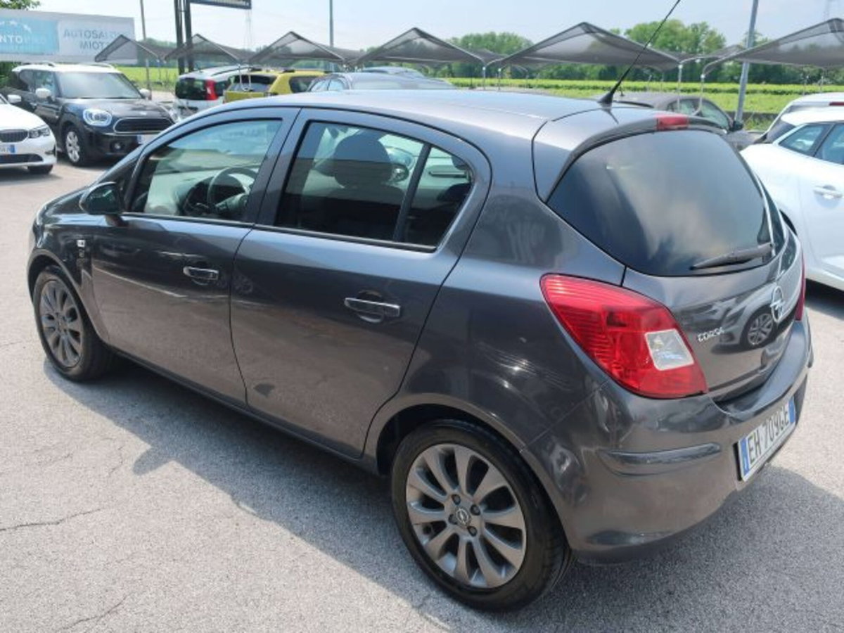 Opel Corsa 1.2 5 porte Edition (12)