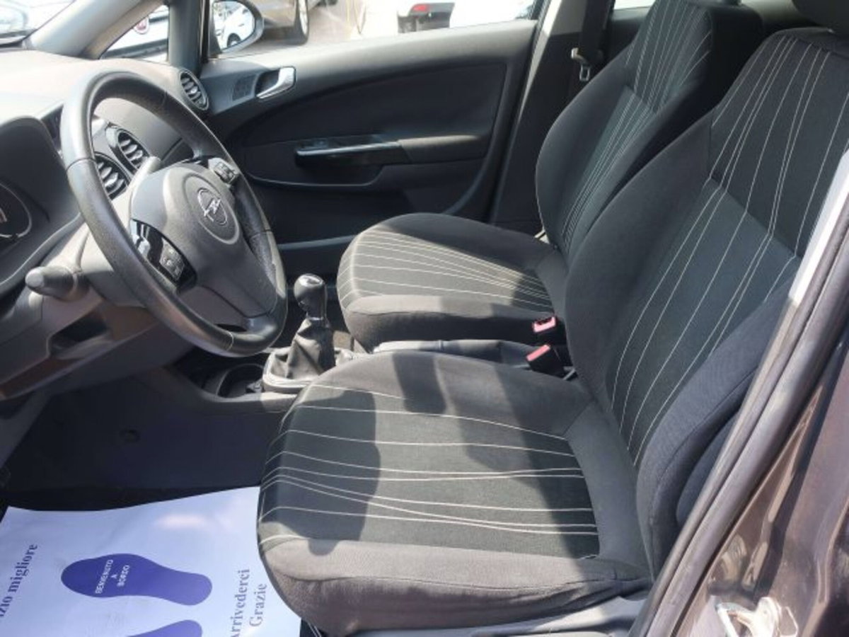 Opel Corsa 1.2 5 porte Edition (4)