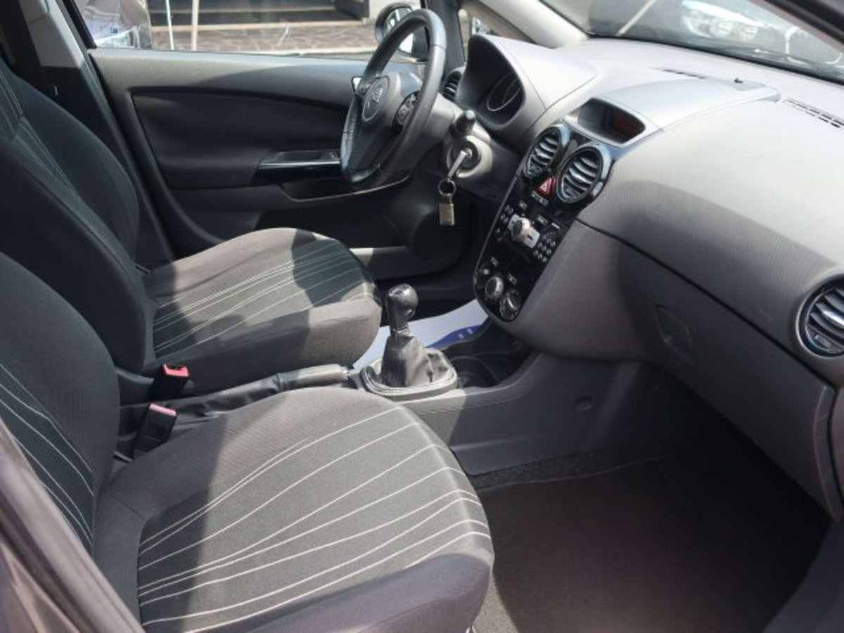 Opel Corsa 1.2 5 porte Edition (6)