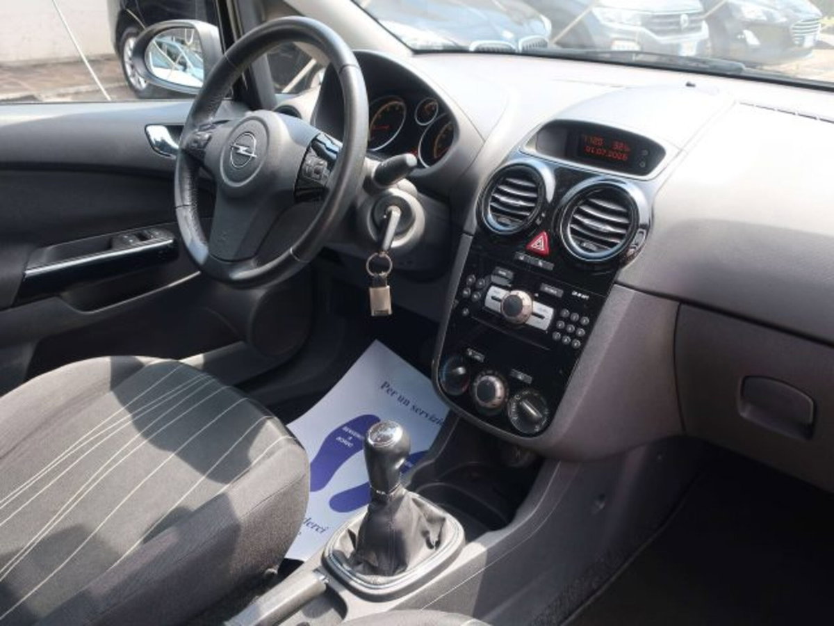 Opel Corsa 1.2 5 porte Edition (7)