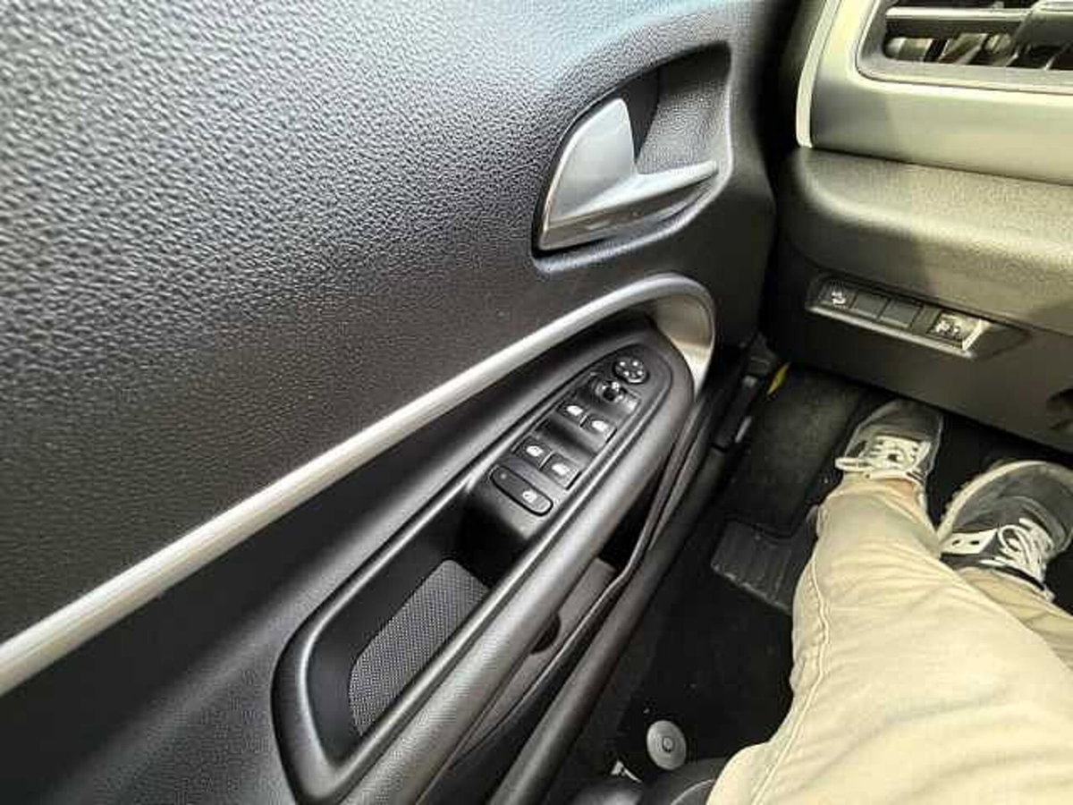 Jeep Avenger 1.2 turbo Summit fwd 100cv (16)