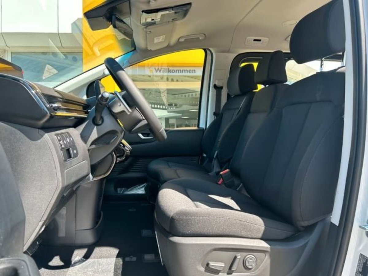 Hyundai Staria 1.6 hev 2wd auto (12)