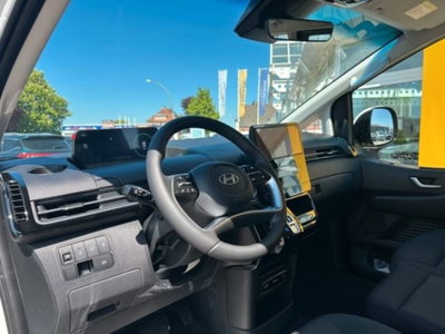 Hyundai Staria 1.6 hev 2wd auto (14)
