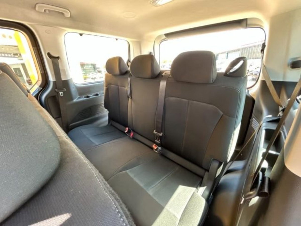 Hyundai Staria 1.6 hev 2wd auto (16)